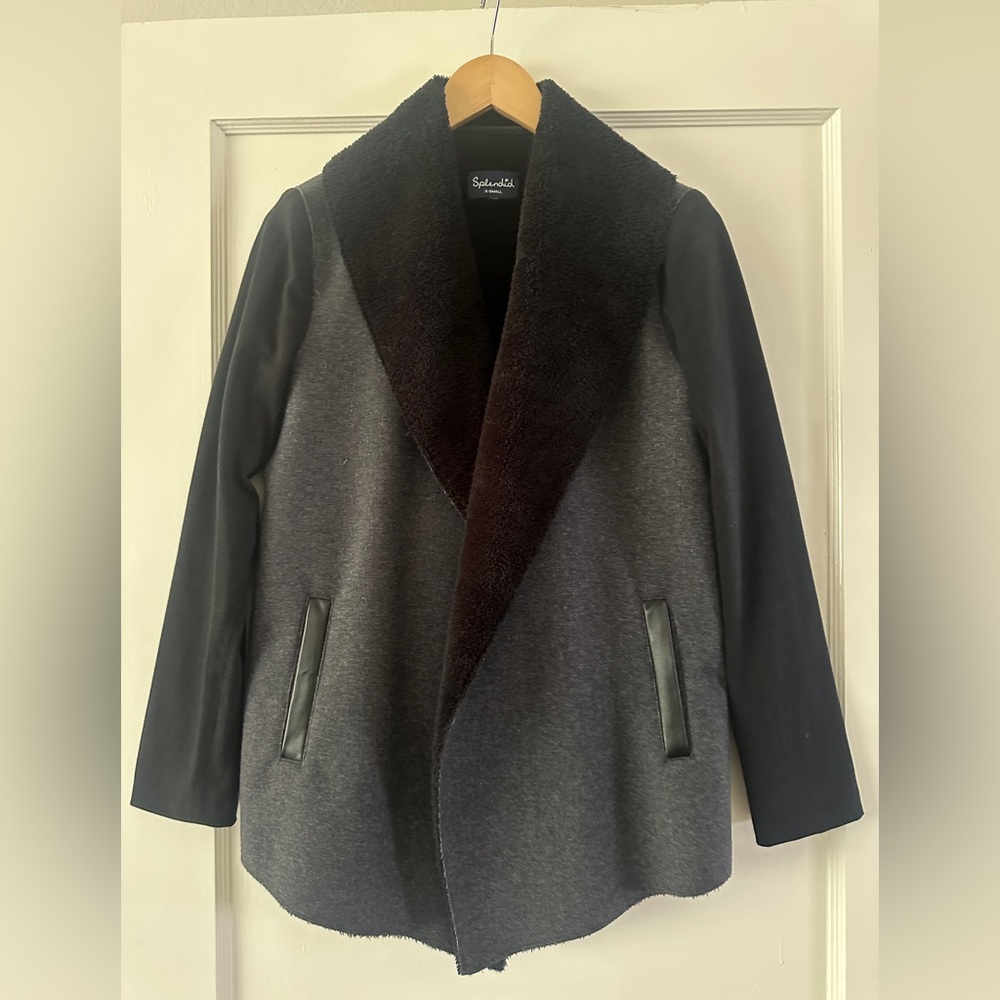 Splendid black and grey open-front jacket with a sherpa-like lining